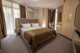 Отель Hotel Perfect Варна Двухместный номер Делюкс с 1 кроватью и балконом-1