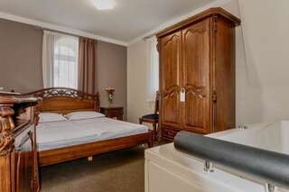 Отель Hotel Perfect Варна Двухместный номер с гидромассажной ванной и балконом-1