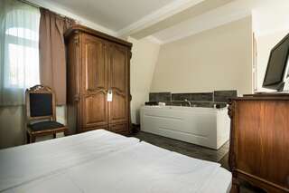 Отель Hotel Perfect Варна Двухместный номер с гидромассажной ванной и балконом-3